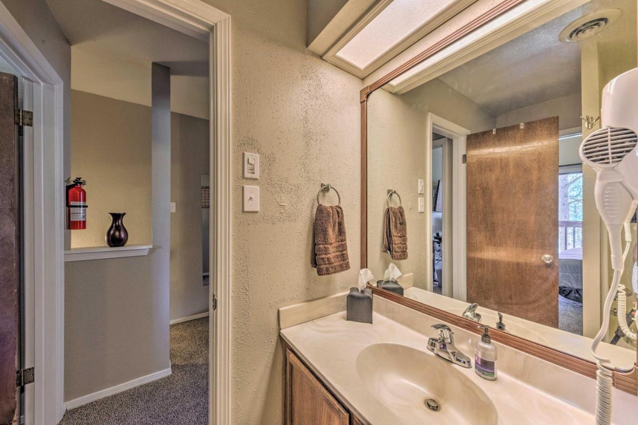 Forested Ruidoso Condo With Deck And Fireplace! Exterior photo